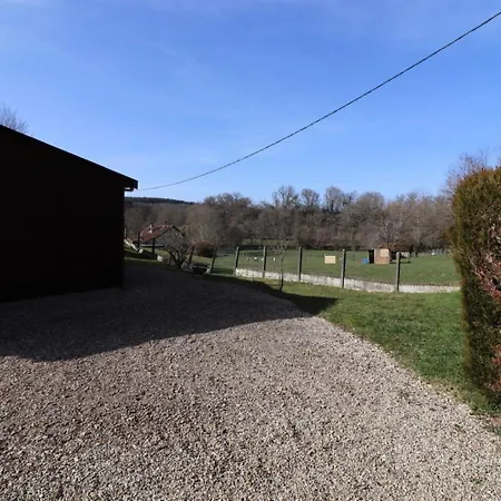 De Plain-pied Au Calme Avec Jardin Clos Pres D'aurillac, Ideal Pour Randonnees Et Villages Pittoresques - Fr-1-742-21 Ferienhaus