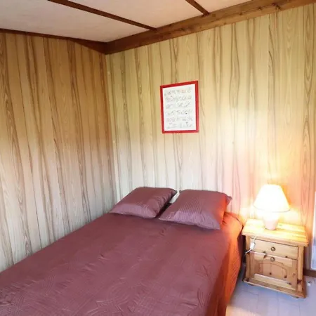 De Plain-pied Au Calme Avec Jardin Clos Pres D'aurillac, Ideal Pour Randonnees Et Villages Pittoresques - Fr-1-742-21 度假居 *