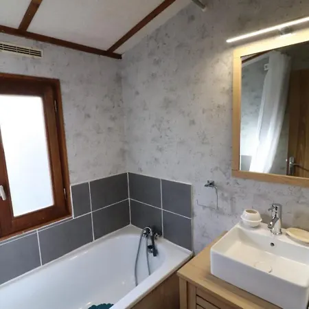 De Plain-pied Au Calme Avec Jardin Clos Pres D'aurillac, Ideal Pour Randonnees Et Villages Pittoresques - Fr-1-742-21 *